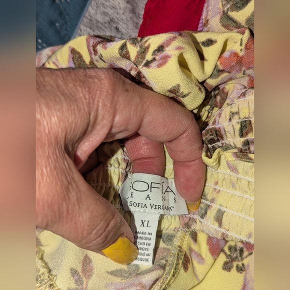 Sofia Vergara‎ Yellow Peplum Tank Top - Picture 5 of 7